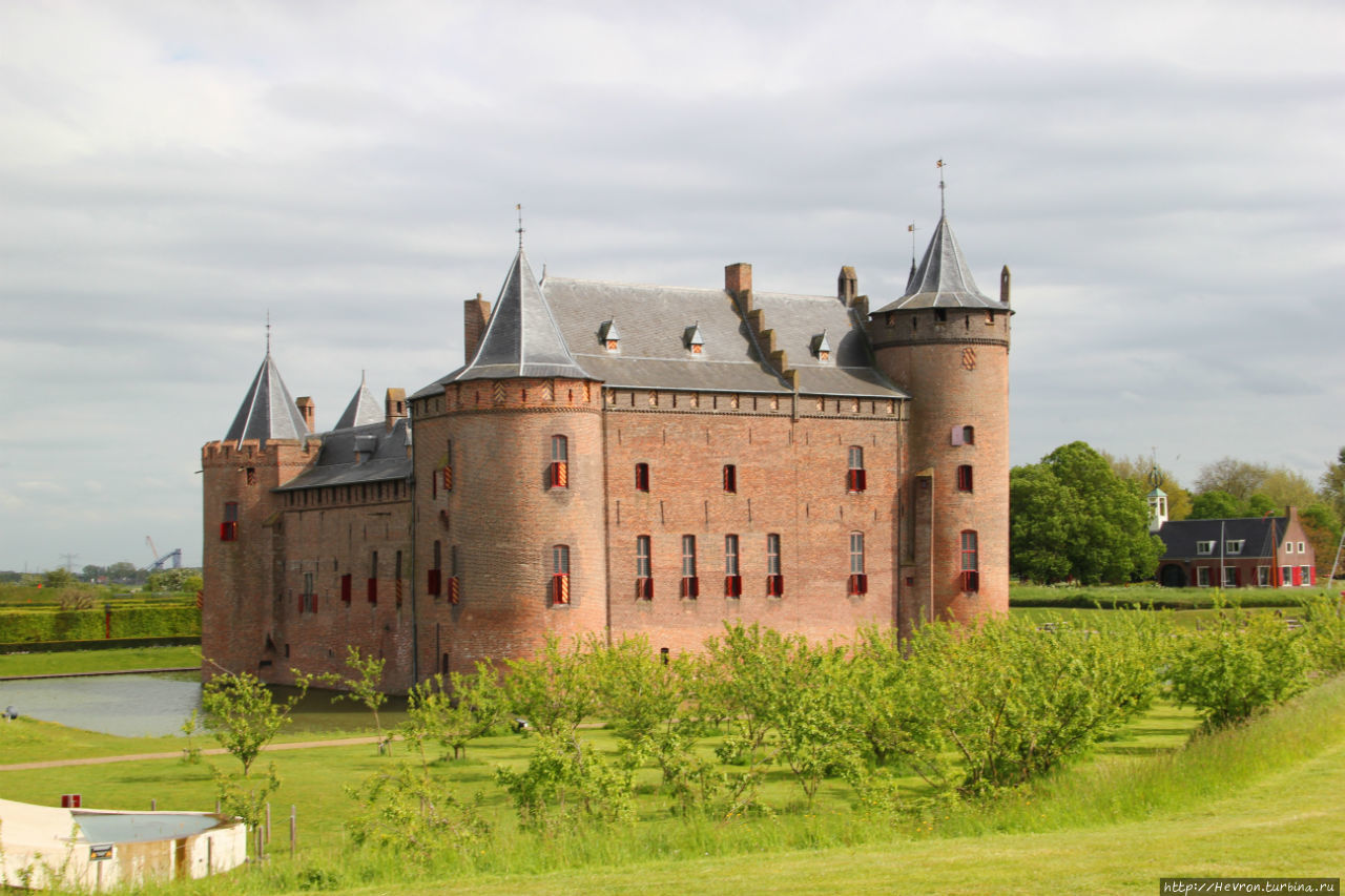 Замок Маудерслот Мюйден, Нидерланды
