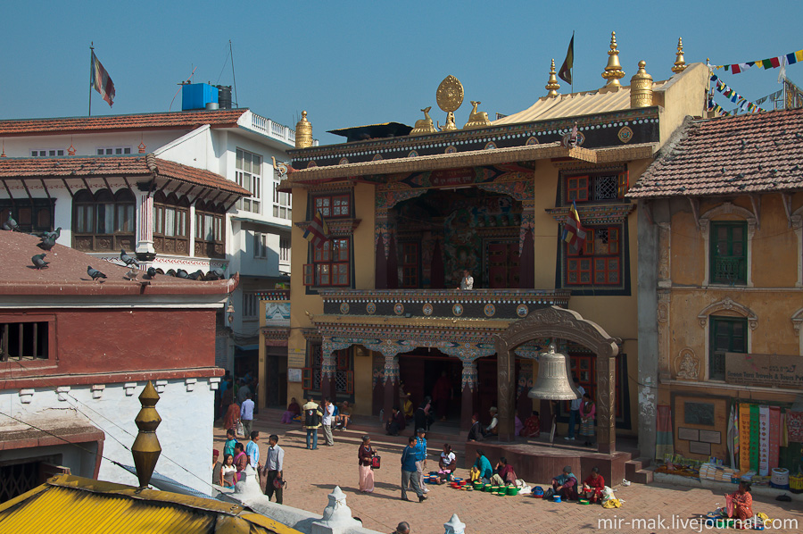 На крышах некоторых домов оборудованы смотровые площадки. Катманду, Непал