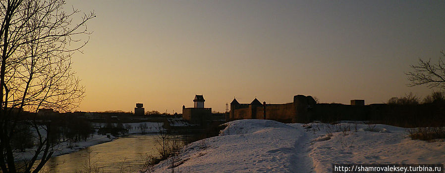 Закат на Нарове Ивангород, Россия