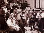 В Кобурге в апреле 1894 г. В центре — королева Виктория. Алиса справа от Николая(фото из Интернета)
