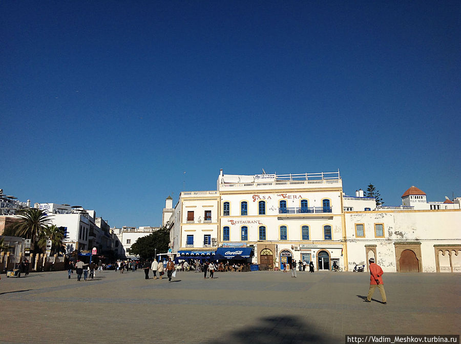 На центральной площади Эссуэйры На центральной площади Эссуэйры