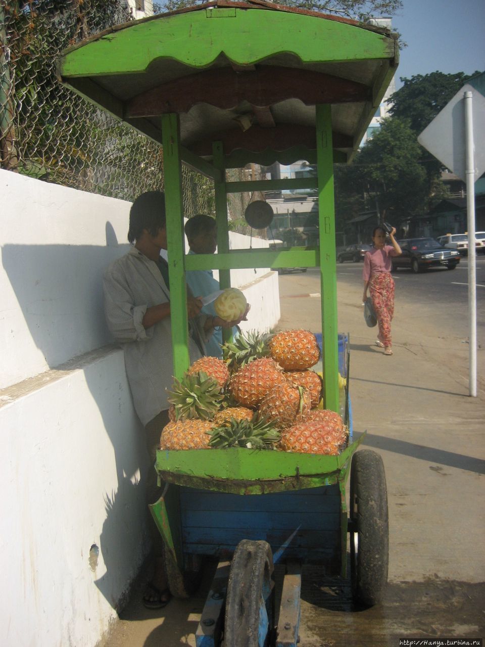 Сладчайшие ананасы в Янгуне Янгон, Мьянма
