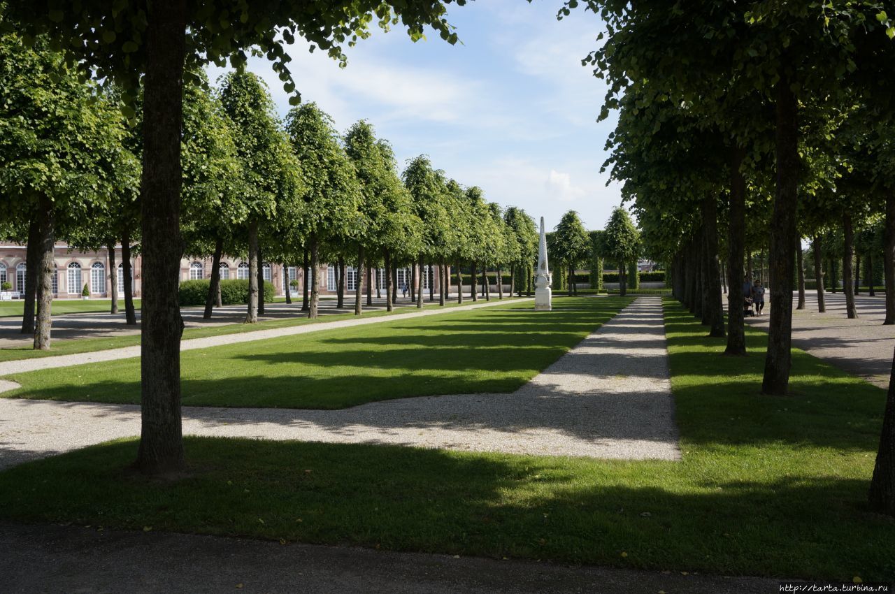 Дворец и дворцовый сад Шветцинген Шветцинген, Германия