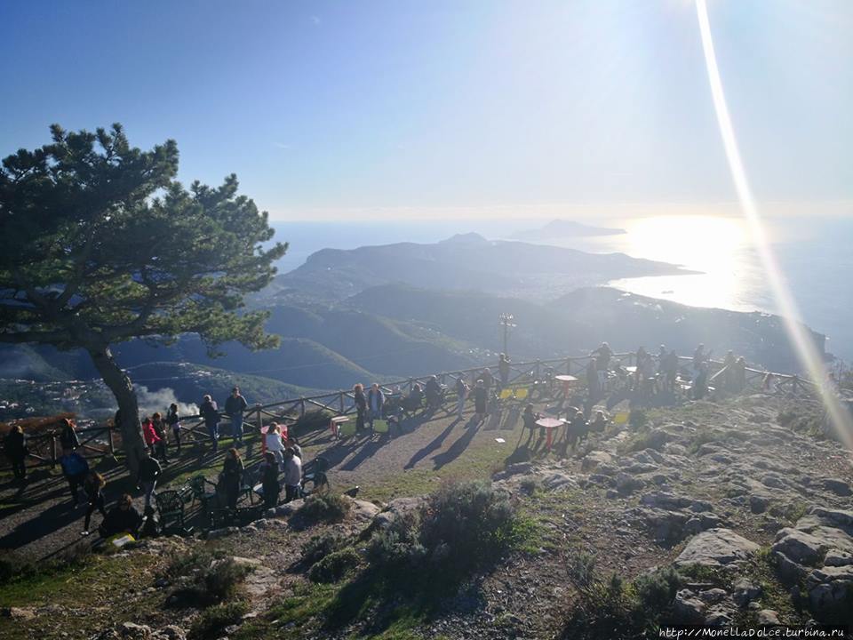 Monti Lattari — вершина горы Monte Fiato Кастелламаре-ди-Стабия, Италия