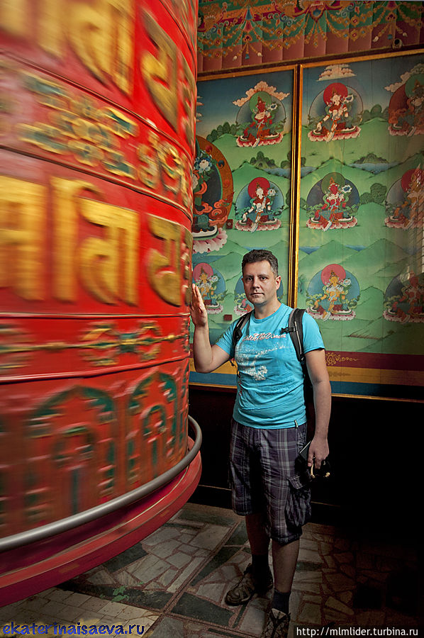 Огромный БАРАБАН в Катманду (Непал) Огромный БАРАБАН в Катманду (Непал)