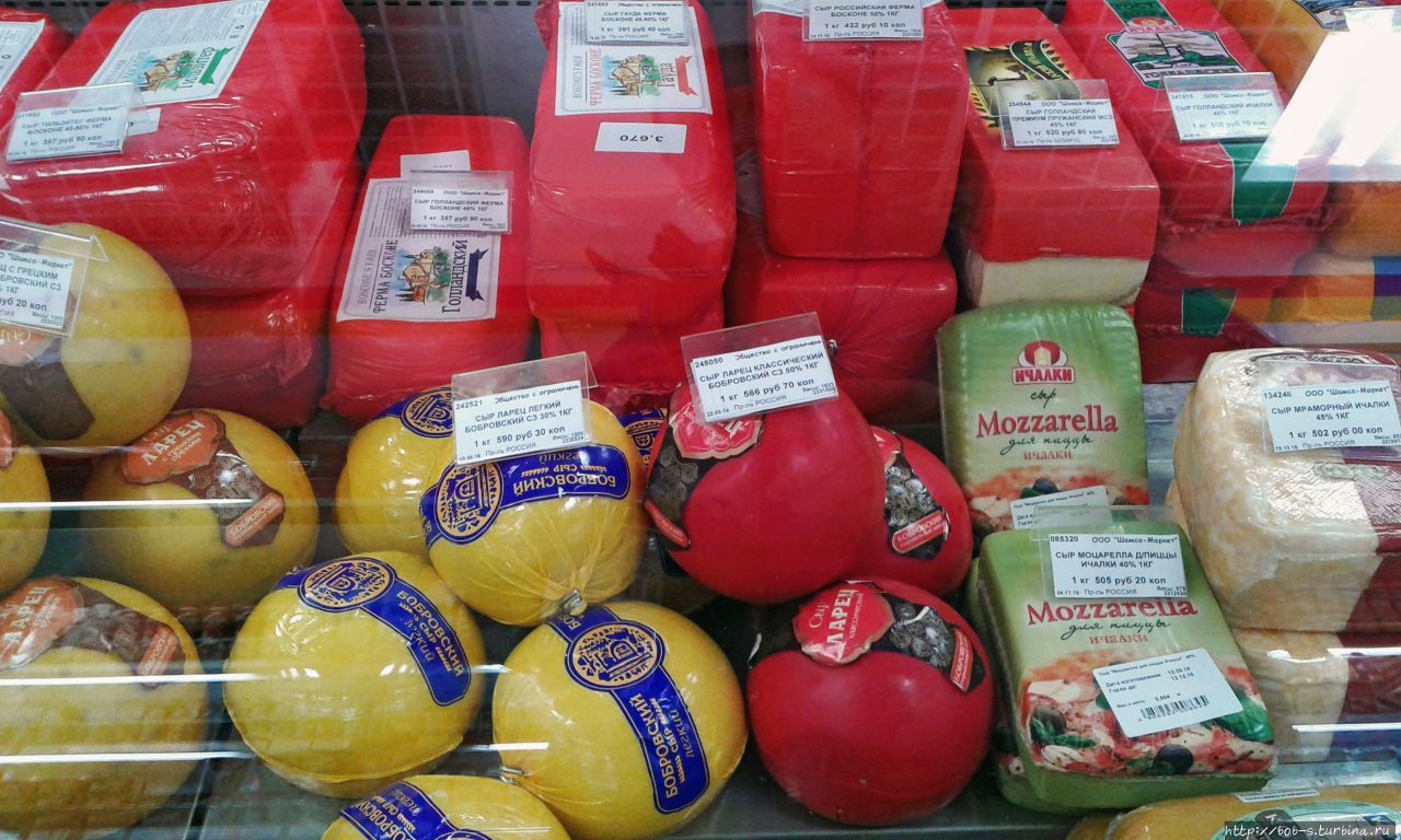 Сырная продукция мне показалась по адекватной цене для этих мест, по сравнению с центром Петропавловск-Камчатский, Россия