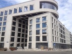 Напротив в 2016 построили новый жилой комплекс Балчуг Residence.