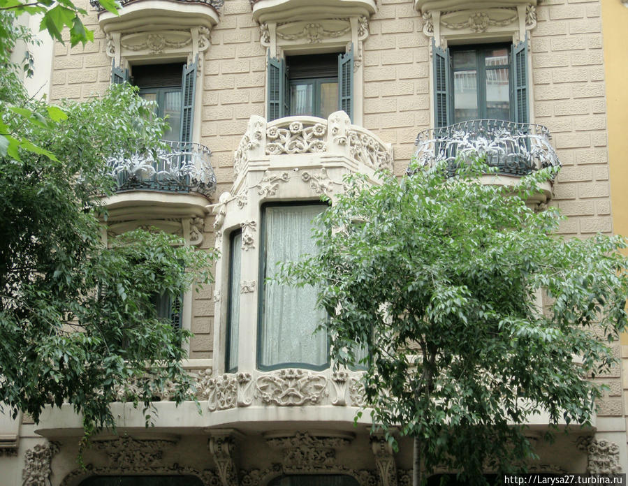 Каса Валлет. Carrer de Mallorca, архитектор Josep Maria Barenys i Gambus, 1913 г. Барселона, Испания