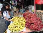 Экзотические (для нас) фрукты на рынке в Берестаги.