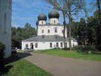 Первый монастырь с которым мы познакомились — Антониев. Антониев монастырь был когда-то одним из самых главных новгородских монастырей, центром религиозной жизни Великого Новогорода.