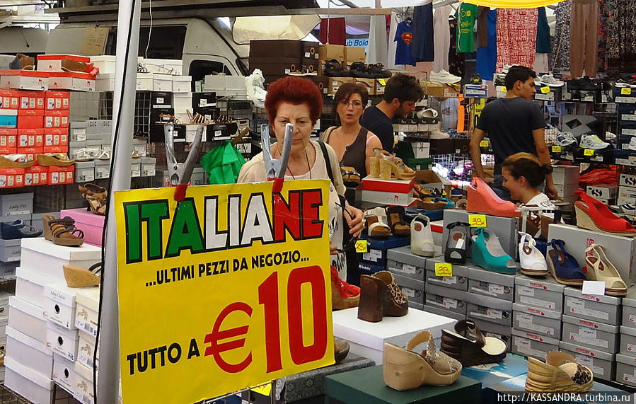 Исторический рынок на площади VIII Августа Болонья, Италия Исторический рынок на площади VIII Августа Болонья, Италия