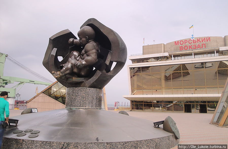 Морпорт, Золотое дитя — бронзовая скульптура скульптора Эрнста Неизвестного по случаю 200-летия Одессы. Вы меня, конечно, простите...но редкостная чушь Морпорт, Золотое дитя — бронзовая скульптура скульптора Эрнста Неизвестного по случаю 200-летия Одессы. Вы меня, конечно, простите...но редкостная чушь