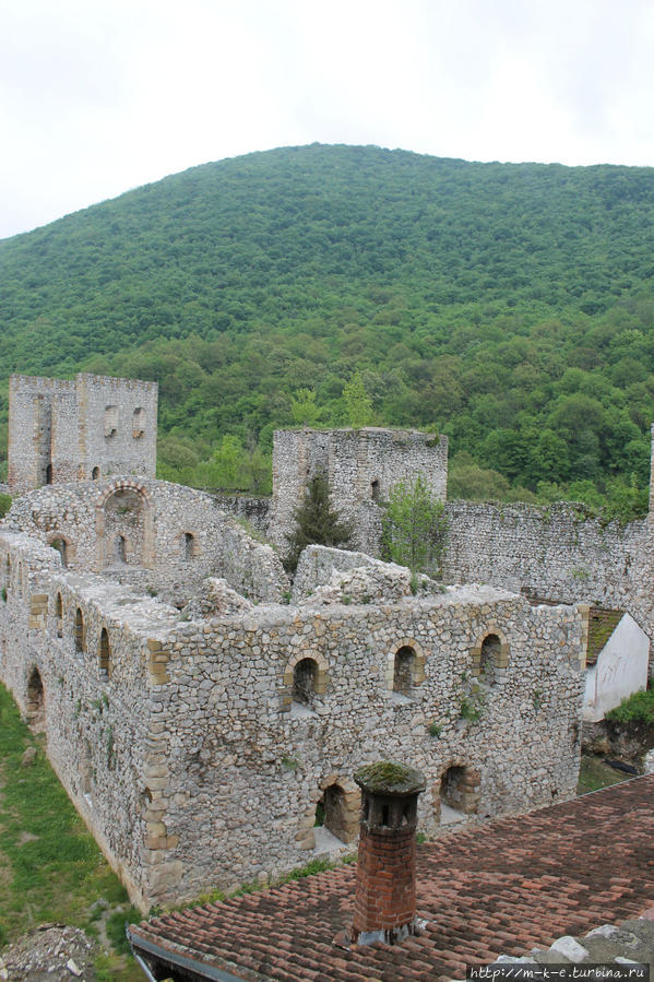 Монастырь Манасия, больше похожий на замок Деспотовац, Сербия