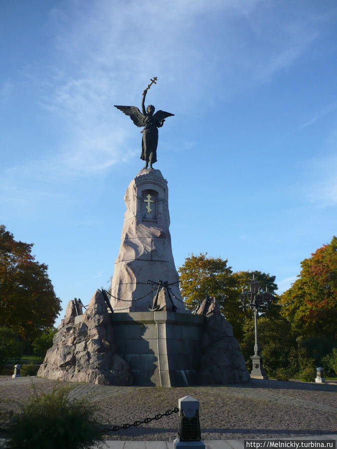 Памятник броненосцу 