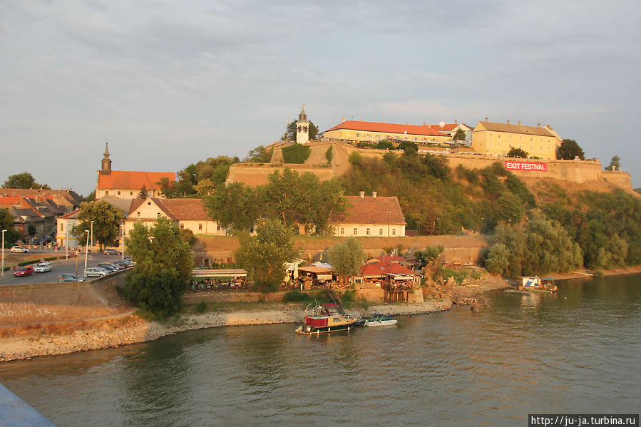 Петервардейн — крепость на другом берегу Дуная, где проходит фестиваль EXIT Нови-Сад, Сербия