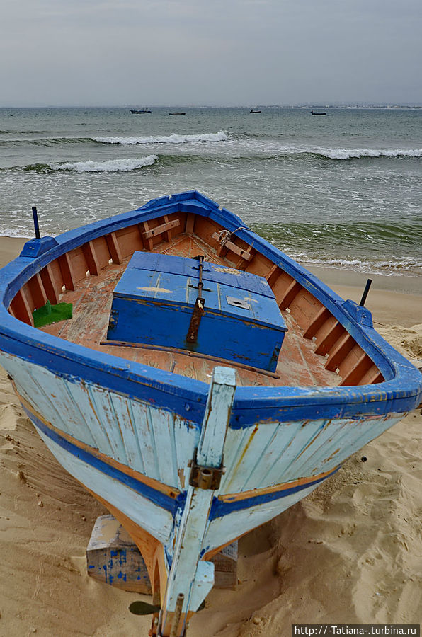 Там о заре прихлынут волны на брег песчаный Хаммамет, Тунис