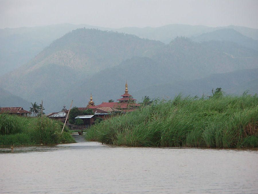 Монастыри озера Инле Озеро Инле, Мьянма Монастыри озера Инле Озеро Инле, Мьянма