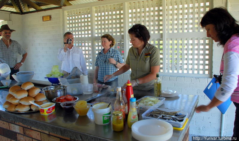 В кухонном комплексе на дороге на острове Тасмания Австралия