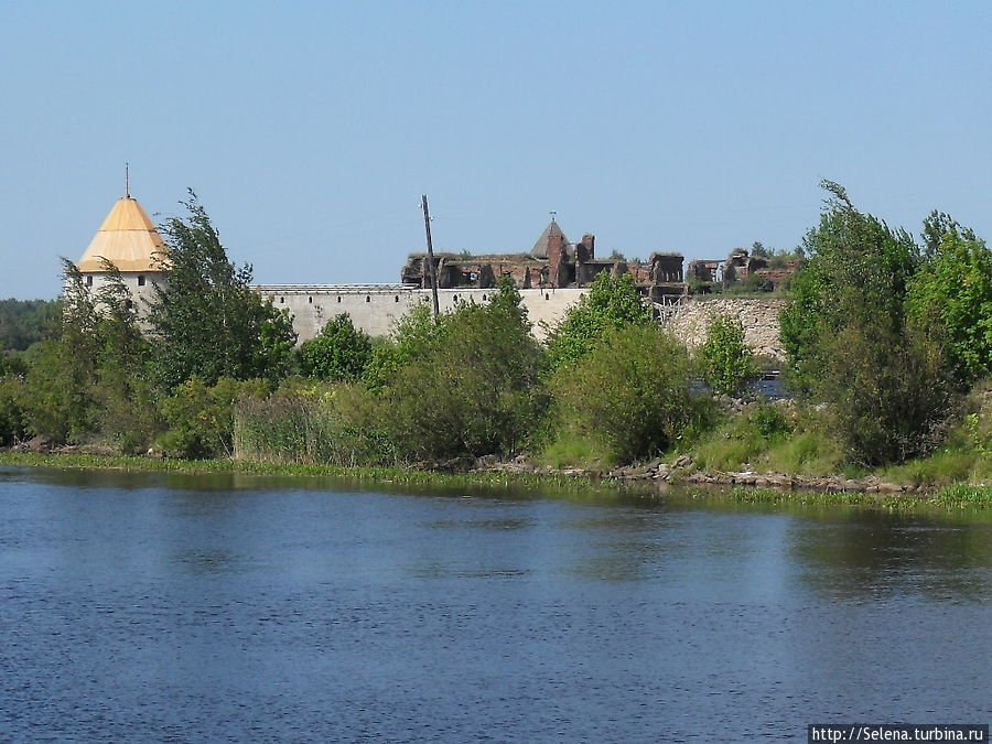 Новоладожский канал, вдали — крепость Орешек Шлиссельбург, Россия