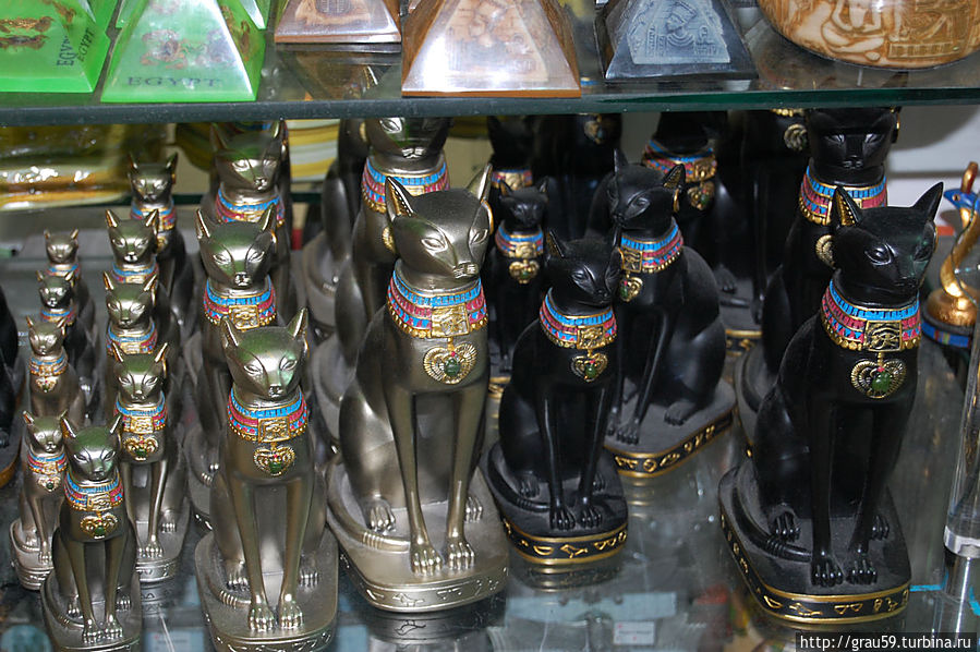 Сувенирные лавки в аэропорту Хургады Хургада, Египет