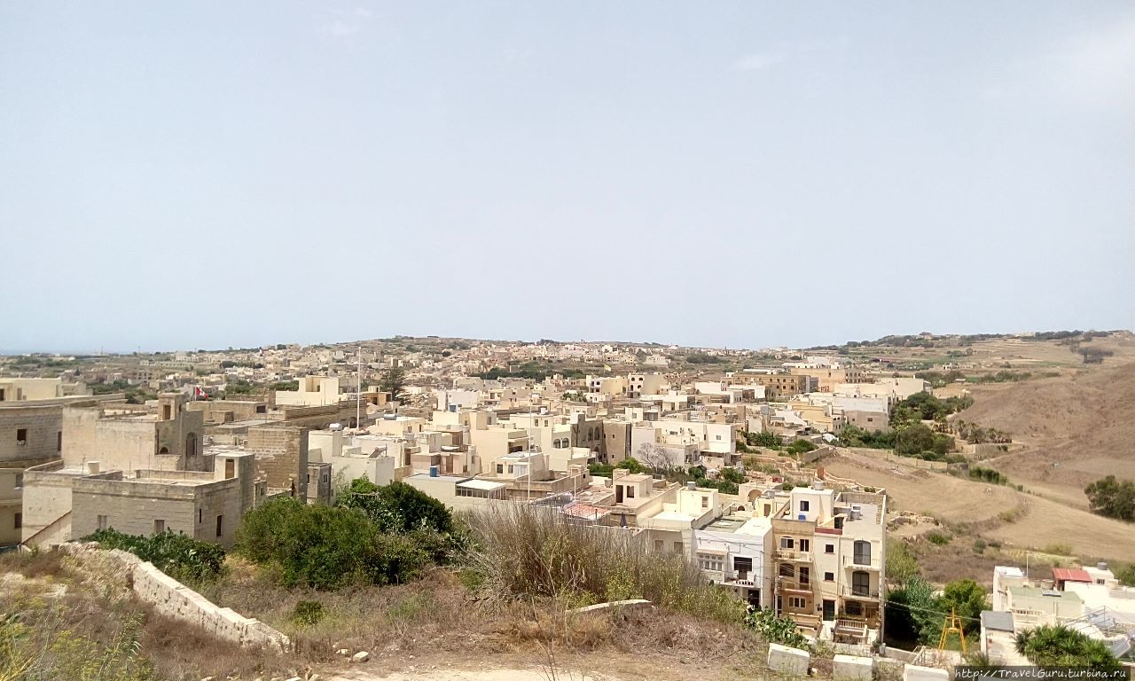 Виды окрестностей с крепостных стен цитадели Виктория, Мальта