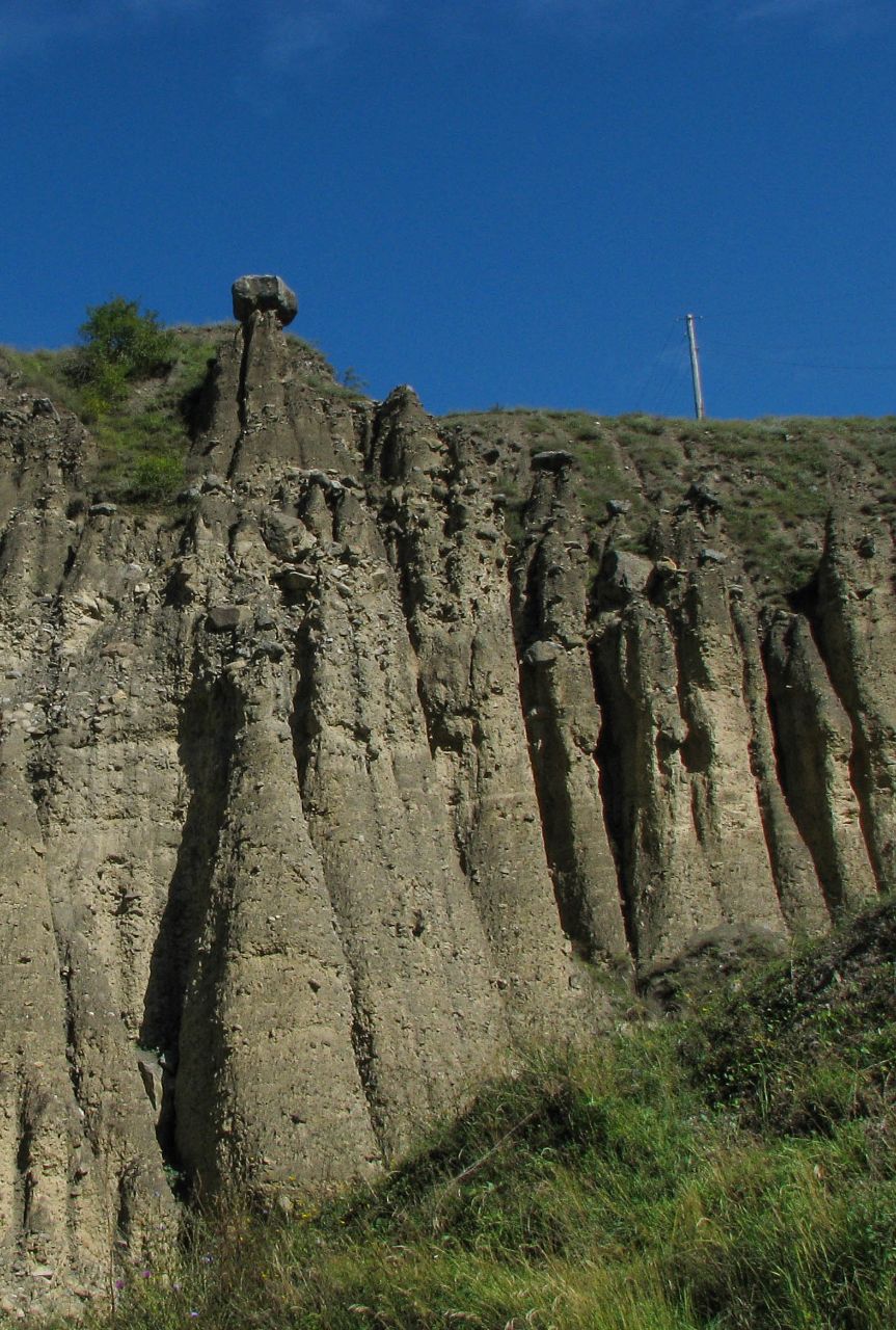 Каменные грибы в Архонском ущелье Архон, Россия