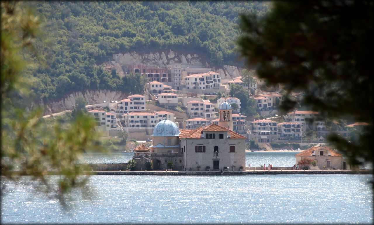 Мадонна на рифе или рукотворный остров Адриатики Пераст, Черногория
