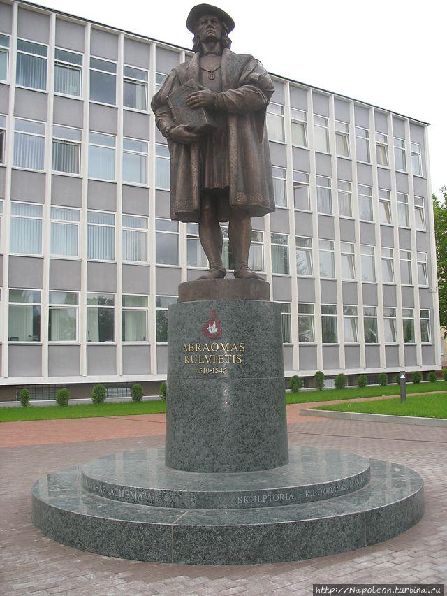 памятник Абрахаму Кульвецу Йонава, Литва