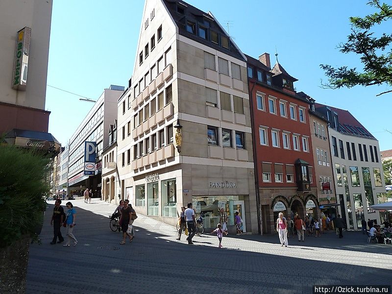 Сумасшедший кролик или прикидывается? Нюрнберг, Германия Сумасшедший кролик или прикидывается? Нюрнберг, Германия