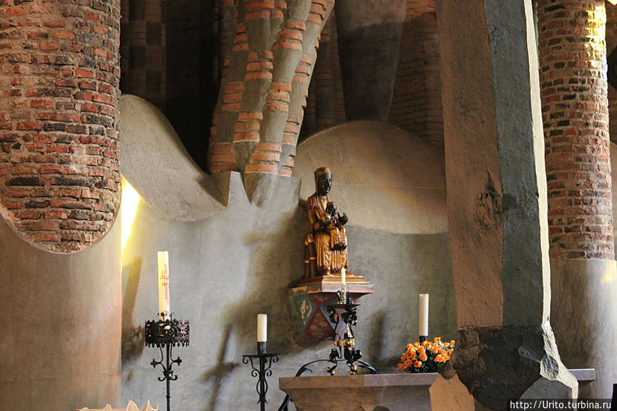 Волшебная Крипта. Барселона, Испания Волшебная Крипта. Барселона, Испания