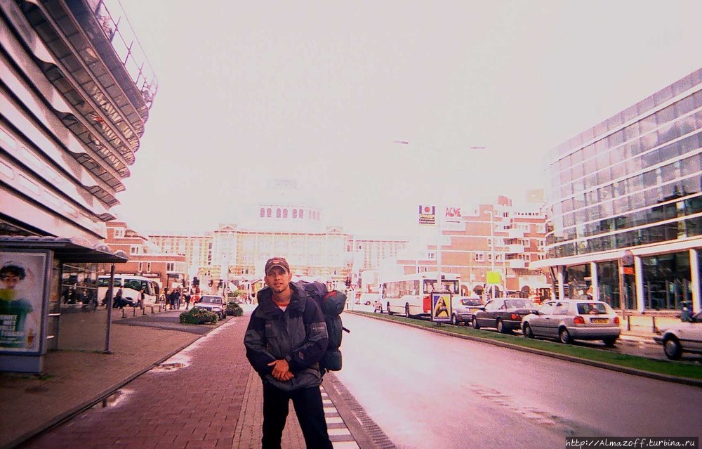 алматинский путешественник Андрей Гундарев (Алмазов) в Гааге год 2004 Гаага, Нидерланды