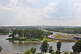 В закоторосльной части города главная магистраль — Московский проспект. У моста через Которосль начинается.