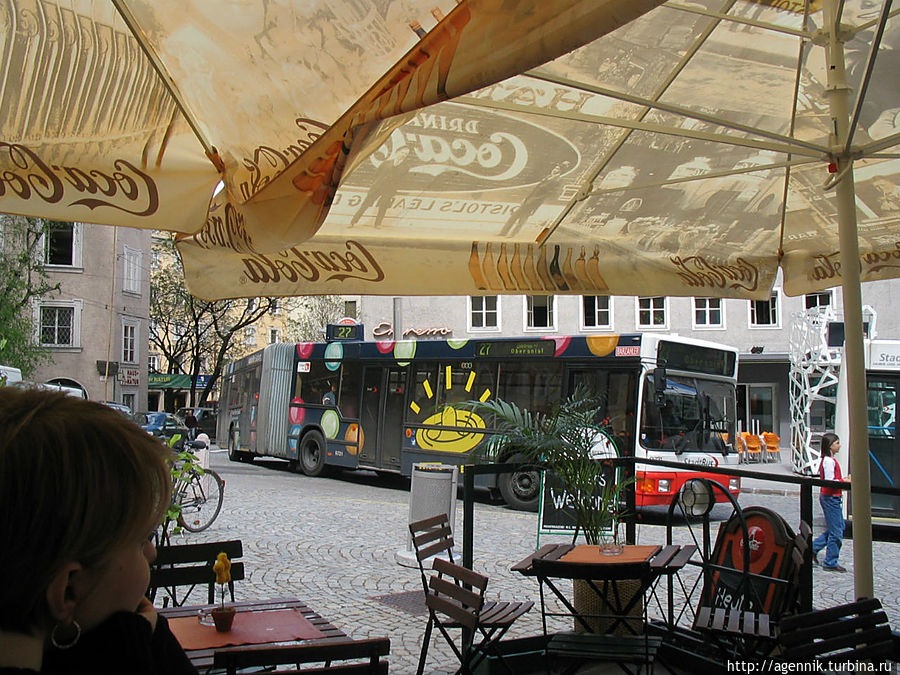 Фривольная реклама на автобусах Зальцбург, Австрия