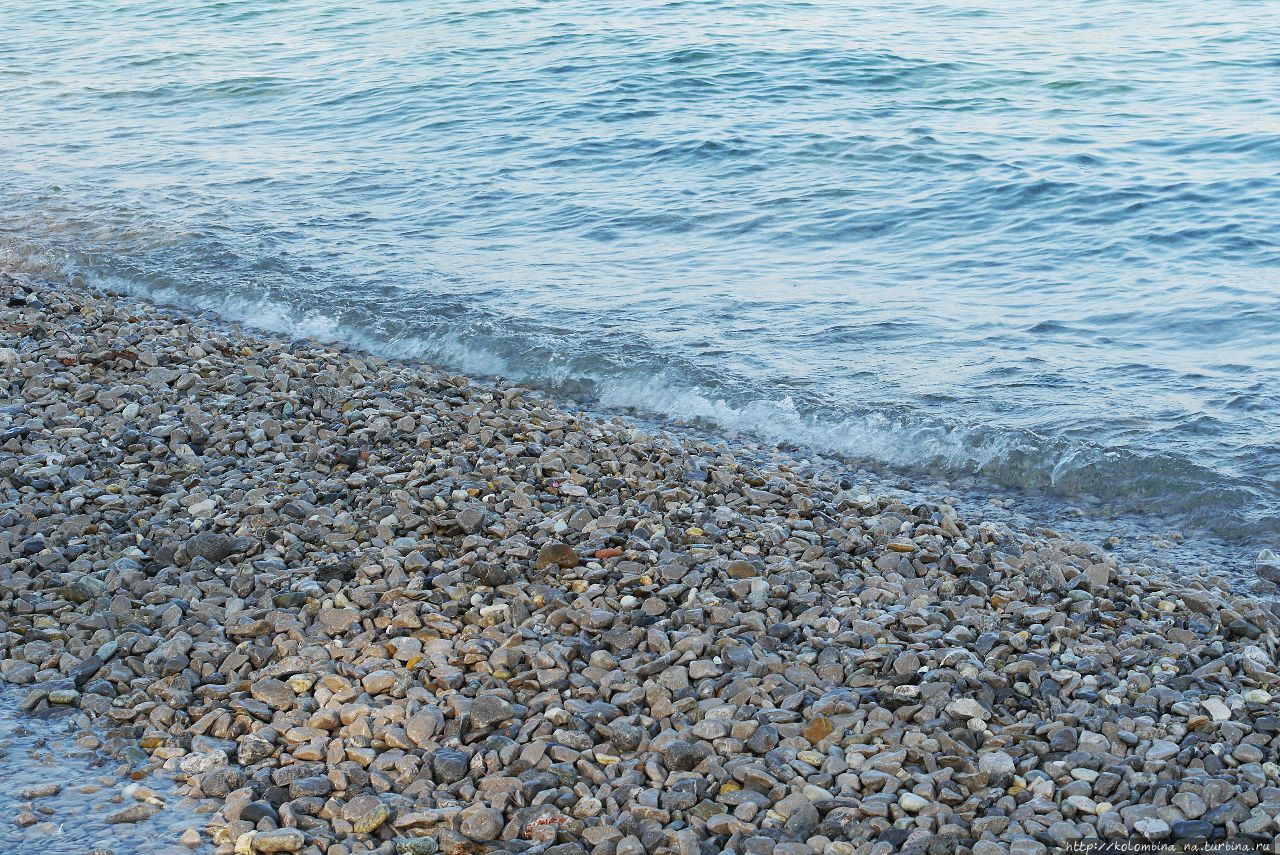 Вода совершенно прозрачна