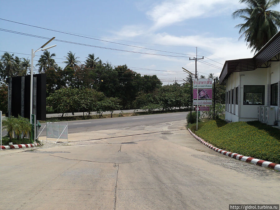 Остановка в самом центре перешейка. Остановка в самом центре перешейка.