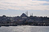 Отсюда открывается потрясающий вид на залив «Золотой Рог» и центральную часть Стамбула. Так что, приятного аппетита!