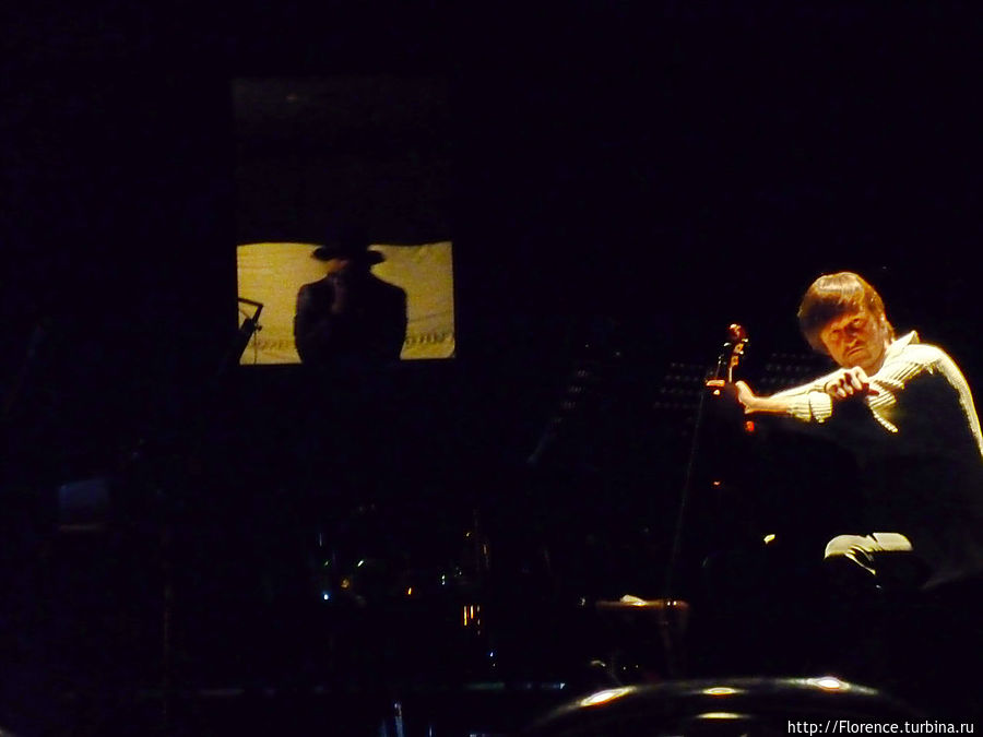 Театр начинается с... Москва, Россия Театр начинается с... Москва, Россия