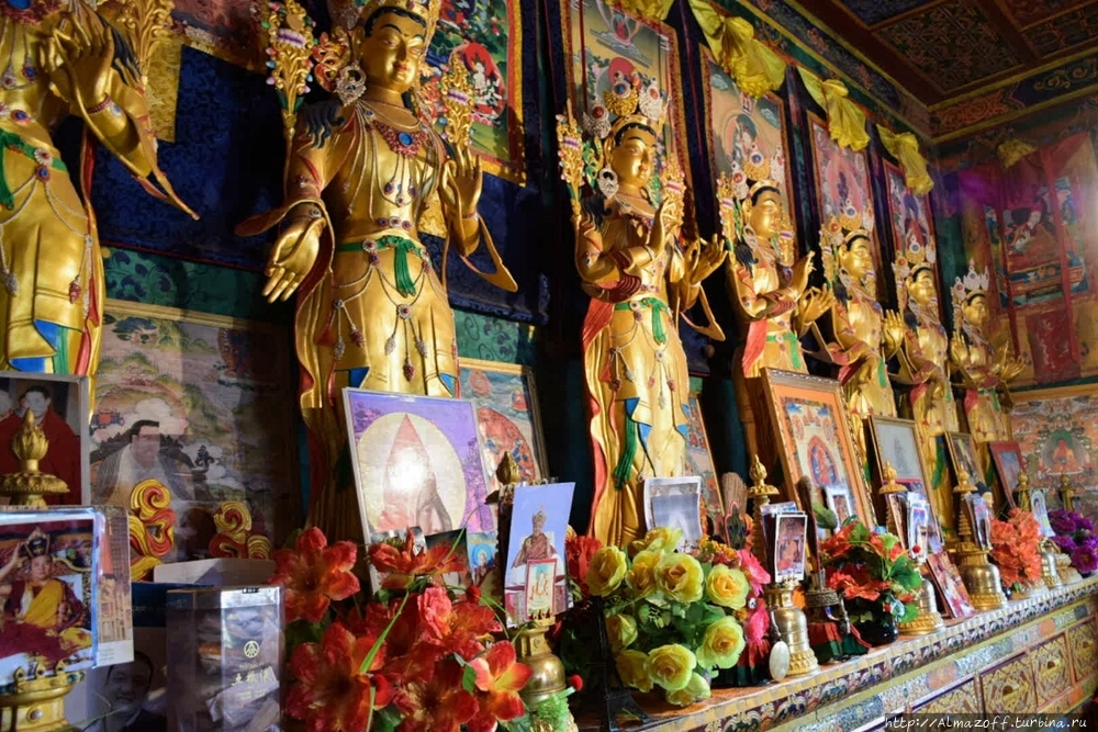 Дом 16-го Гьялва Кармапы в Восточном Тибете Люсюй, Китай