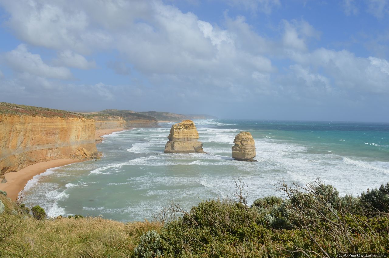 Уходящие апостолы на Великой океанской дороге Двенадцать Апостолов Морской Национальный Парк, Австралия