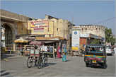 И все-таки Джайпур, несмотря на обилие дворцов и крепостей — это прежде всего торговый город...