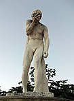 Скульптура большого Карэ Каин после убийства своего брата Авеля Анри Видаля. Мрамор. 1896 г.