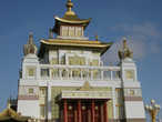«Золота́я оби́тель Бу́дды Шакьяму́ни» (калм. Бурхн Багшин алтн сүм) — крупнейший буддийский храм Республики Калмыкия, один из крупнейших буддийских храмов в Европе. Расположен в центре Элисты на улице Юрия Клыкова. Освящён 27 декабря 2005 года.
Здание хурула имеет 63 метров в высоту и вмещает в себе самую большую в России и Европе девятиметровую статую Будды.
