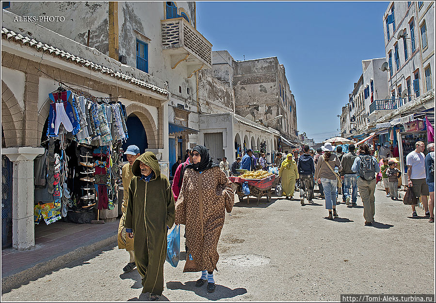 Местные жители, которые страшно не любят фотографироваться...
* Эссуэйра, Марокко