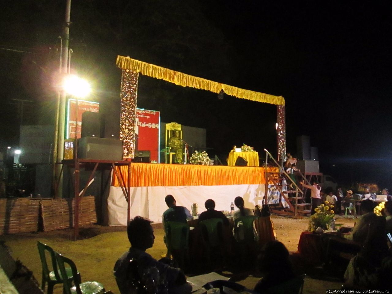 Площадь генерала Аун Сана в его День Рождения Таунгу, Мьянма Площадь генерала Аун Сана в его День Рождения Таунгу, Мьянма