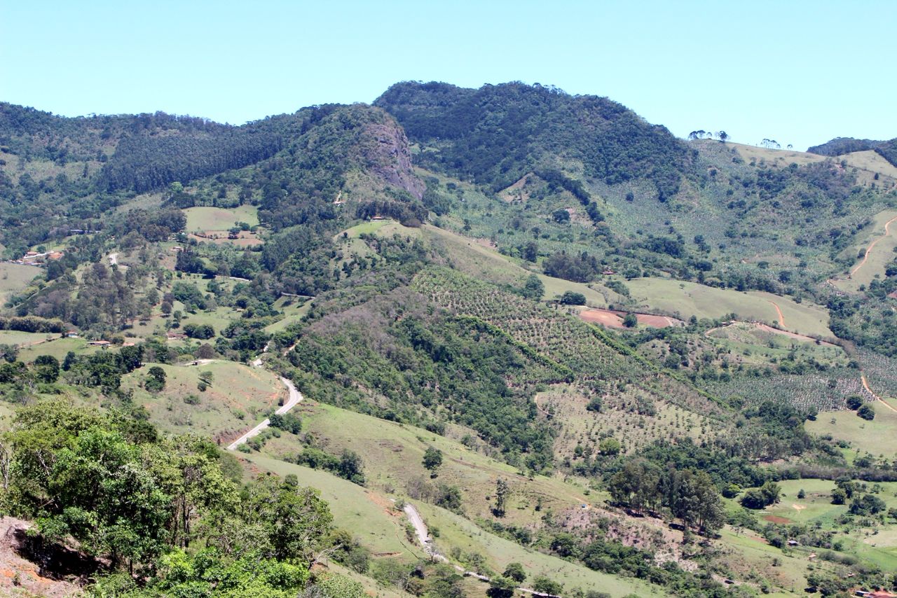 Вид с Pedra do Cruzeiro на наш дальнейший путь к Гонсалвис Гонсалвис, Бразилия
