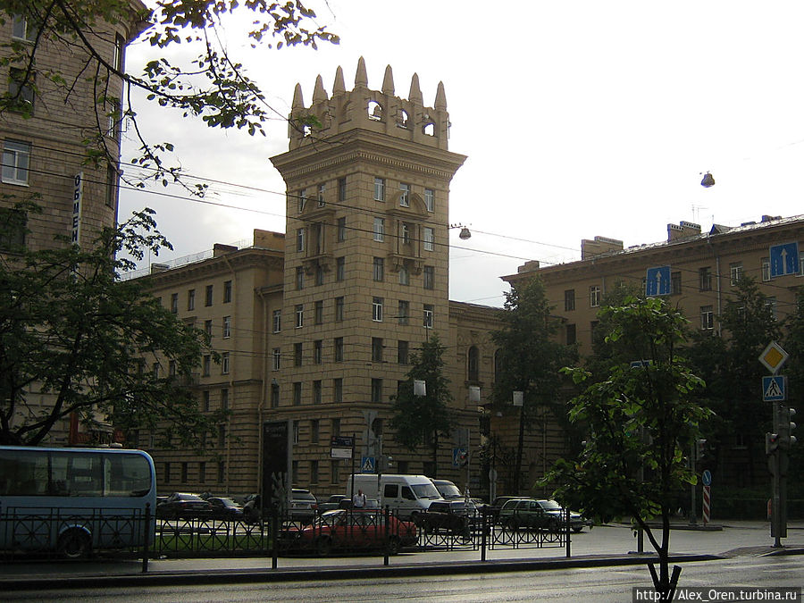 пр.Стачек, 67
1952 — архитекторы Каменский Валентин Александрович, Ашрапян Галина Леоновна. Удачно использованы элементы архитектуры эпохи Возрождения. пр.Стачек, 67
1952 — архитекторы Каменский Валентин Александрович, Ашрапян Галина Леоновна. Удачно использованы элементы архитектуры эпохи Возрождения.