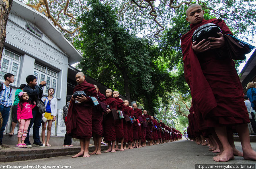 Монастырь Махагандхайон Амарапура, Мьянма