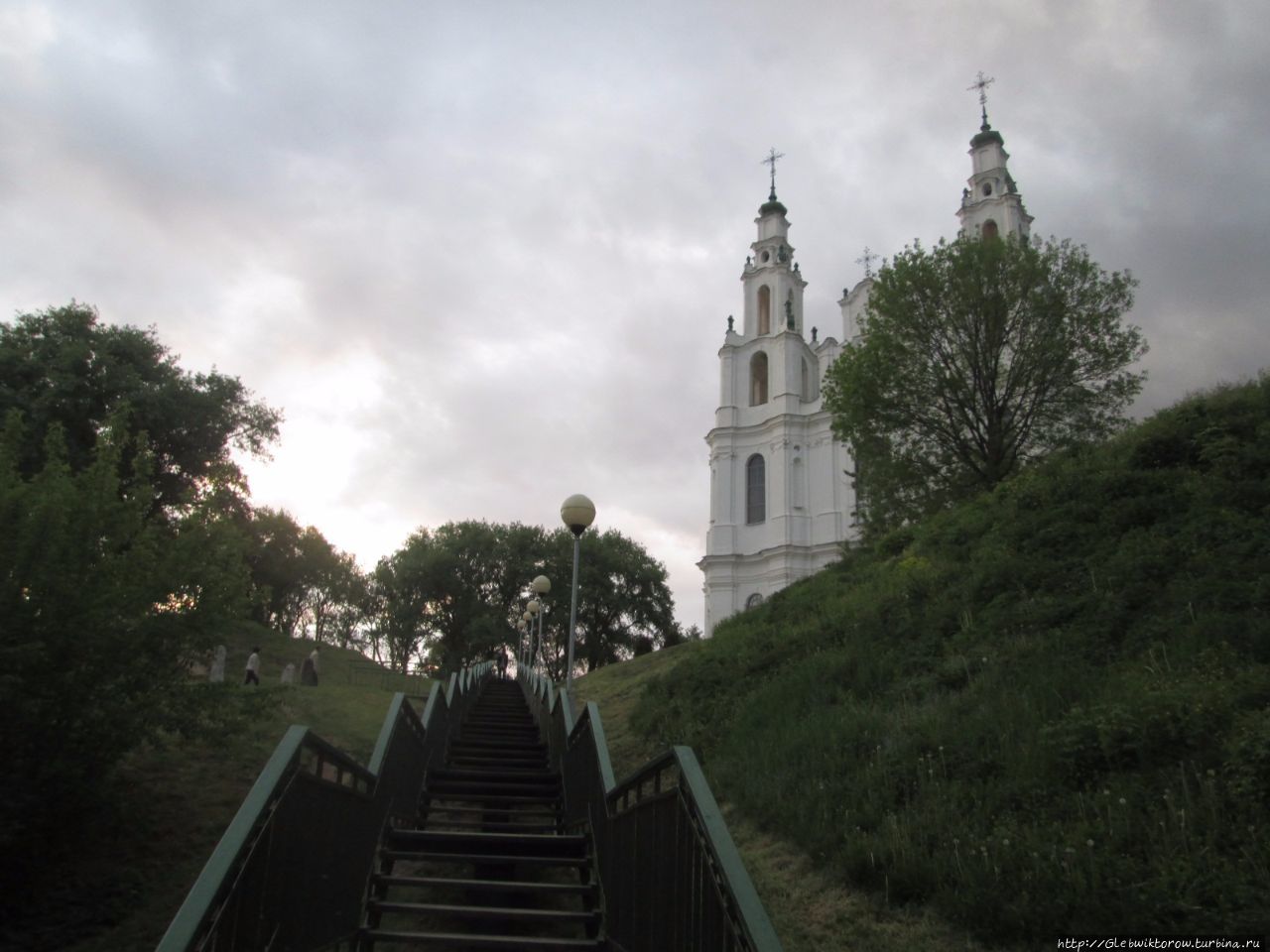 Прогулка майским вечером около Софийского собора Полоцк, Беларусь