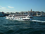 На таких водных трамвайчиках можно прокатиться по синим водам Босфора.
