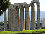 Колонны, оставшиеся от храма, когда-то превосходившего размерами даже Парфенон.